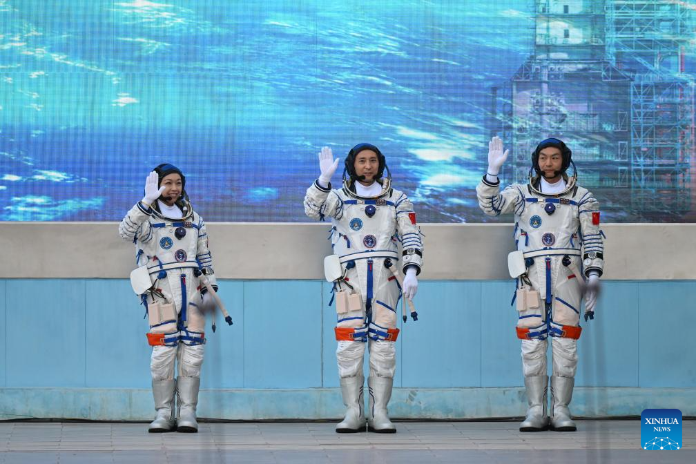 Se celebra ceremonia de despedida para astronautas chinos de misión Shenzhou-23