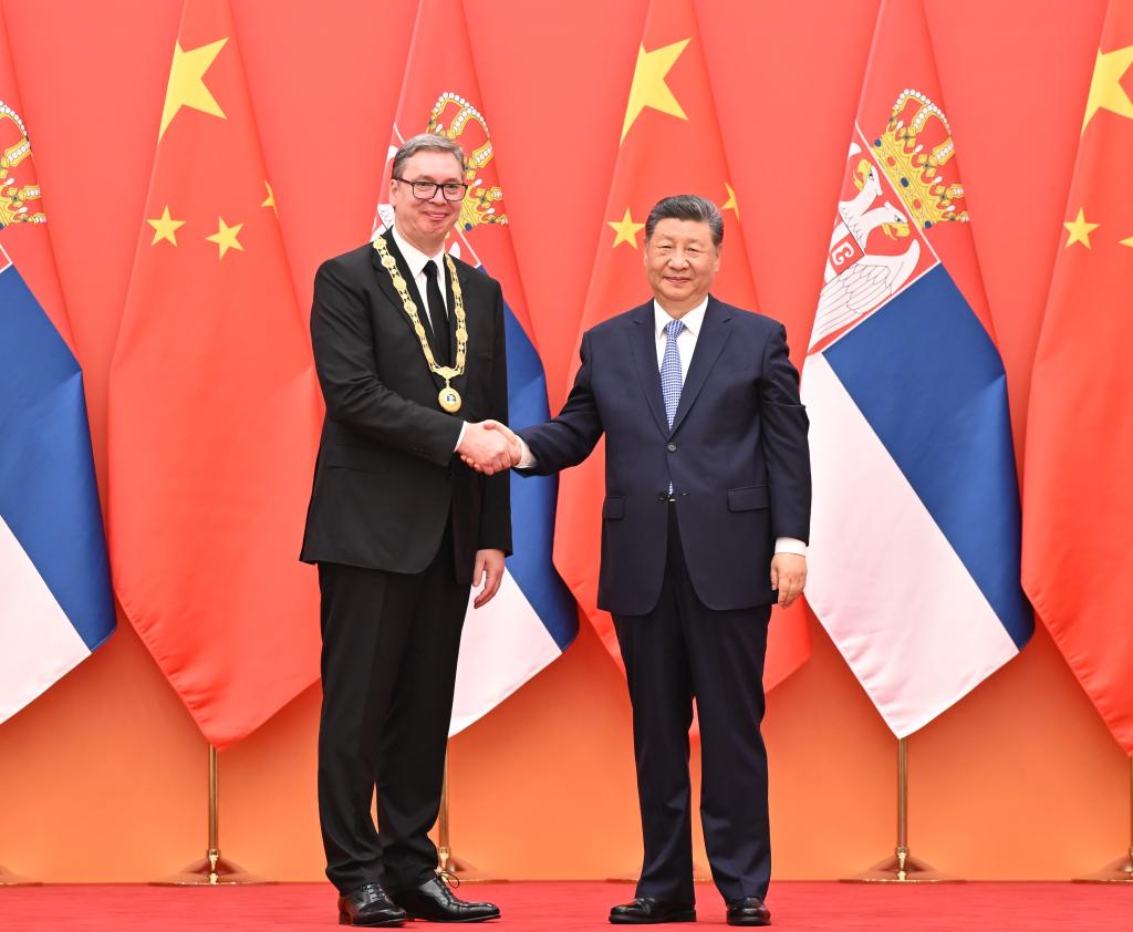 Xi otorga medalla de la amistad de China al presidente serbio Aleksandar Vucic