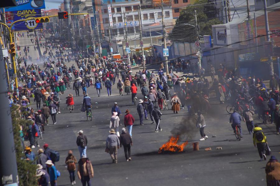Presidente boliviano reduce 50% de su salario y el de ministros ante crisis social