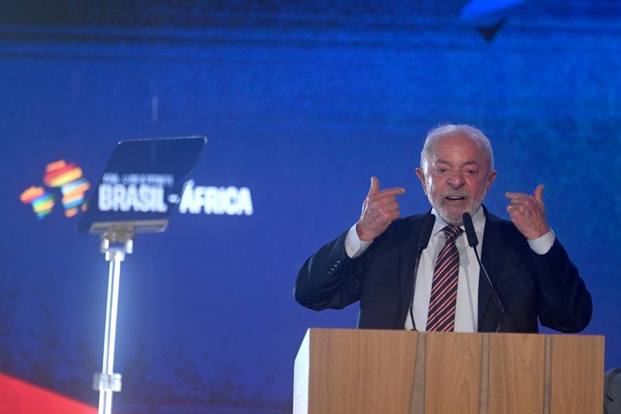 Presidente de Brasil defiende invertir en educación y lucha contra el hambre en vez de armamento
