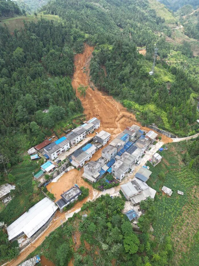 El hombre que salvó sesenta vidas antes de que cayera la montaña
