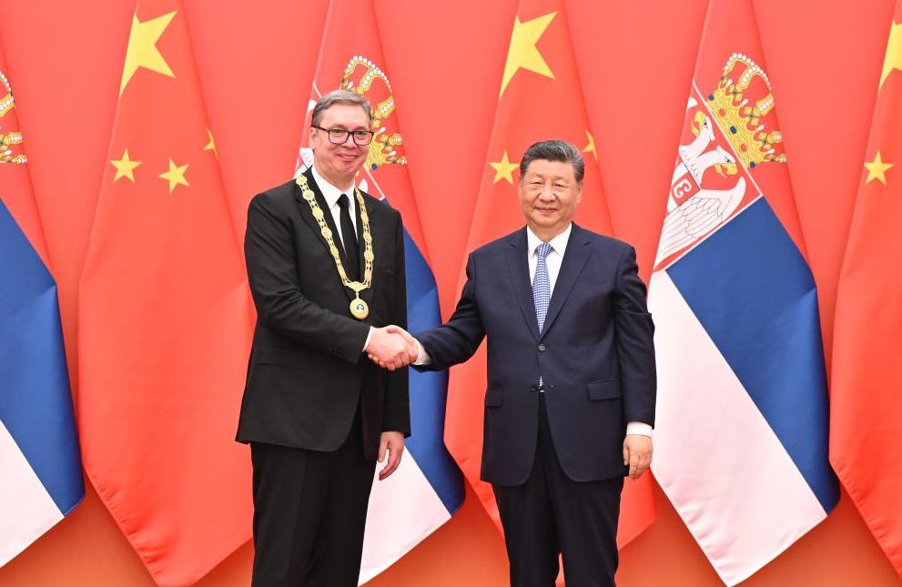 Xi otorga medalla de la amistad de China al presidente serbio Aleksandar Vucic