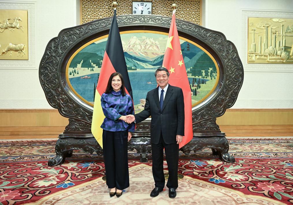 Vicepremier chino insta a China y Alemania a aprovechar potencial de cooperación en áreas emergentes