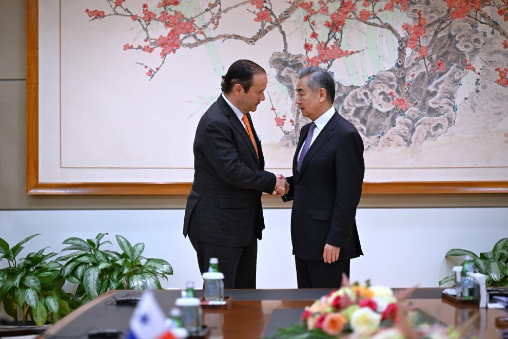 Relaciones China-Panamá no deben verse afectadas por terceros, dice canciller chino