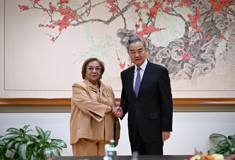Cancilleres de China y Colombia prometen impulsar cooperación práctica