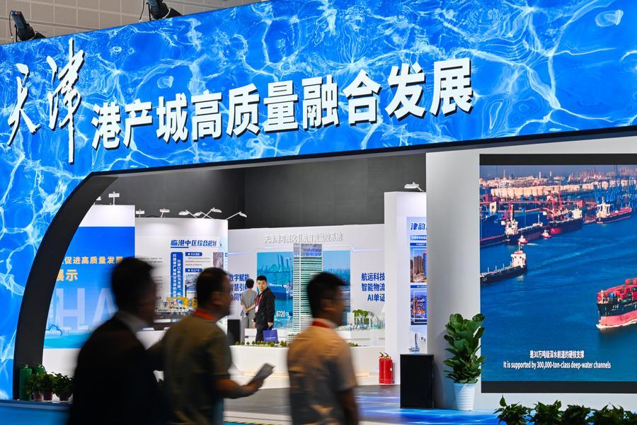 Destacan oportunidades de IA para industria naviera en exposición celebrada en ciudad china de Tianjin