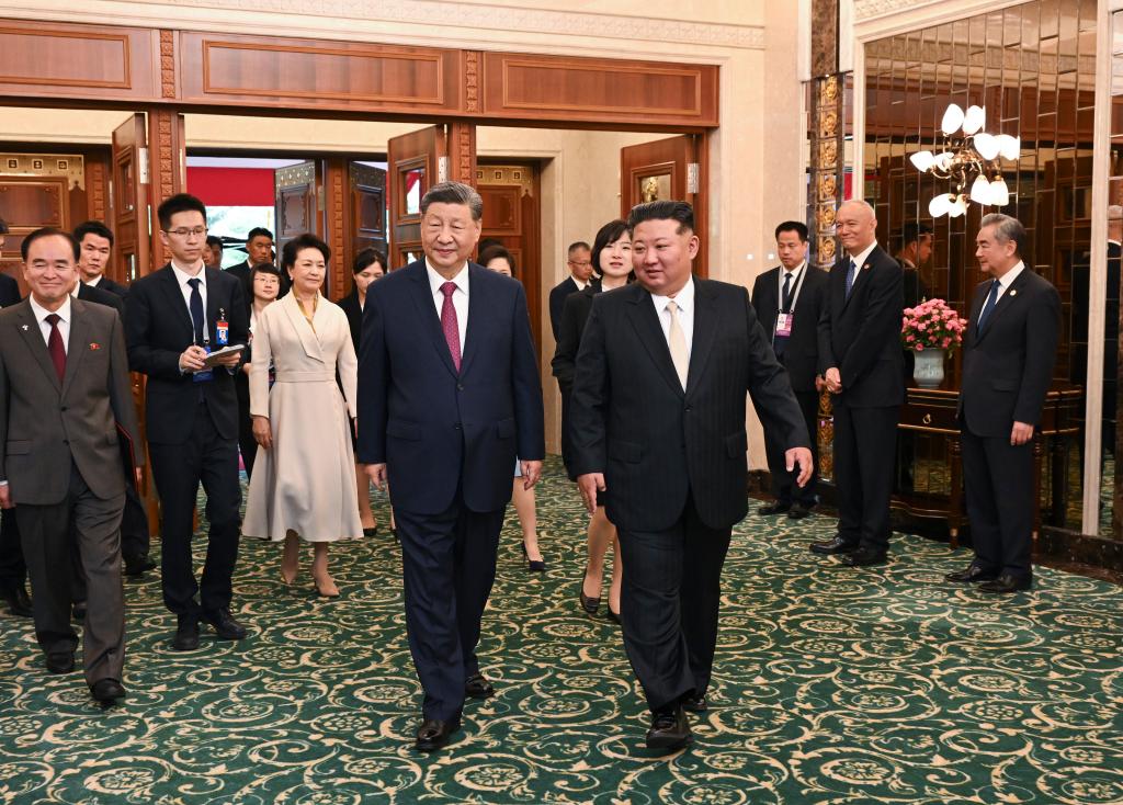 Xi afirma haber alcanzado consenso importante con Kim sobre desarrollo de relaciones China-RPDC en la nueva era