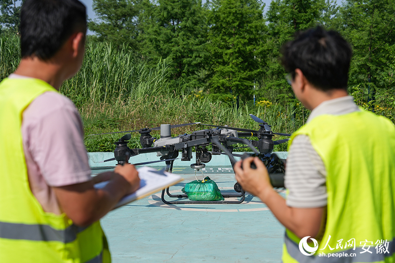 Un dron está completamente preparado y listo para despegar en la Base de Servicios de Entrega de Drones Anhui Donghui en Wuhu, provincia de Anhui. (Foto: Diario del Pueblo digital/ Zhang Jun)