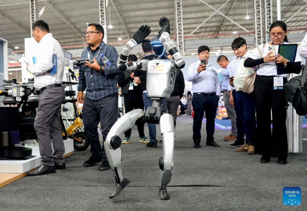 Peruanos destacan innovación tecnológica china presente en feria industrial en Lima