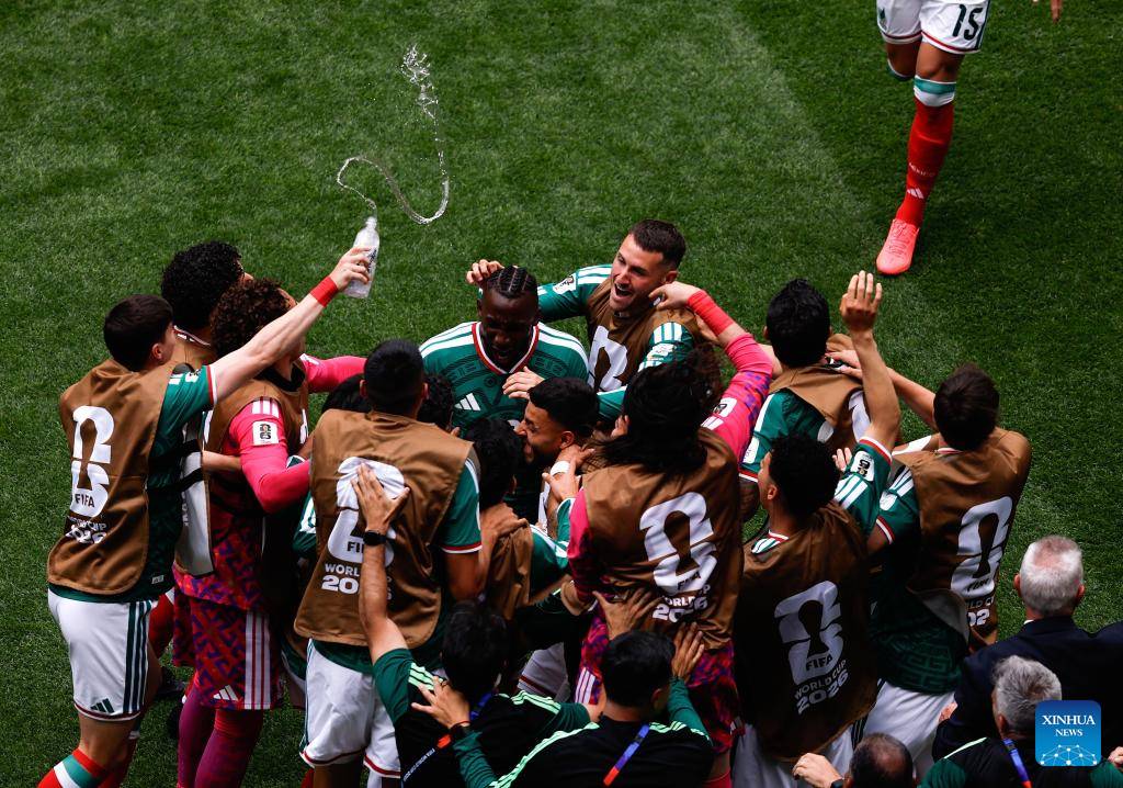 Los aficionados al fútbol, ​​los restaurantes y los bares de China se preparan para la Copa del Mundo