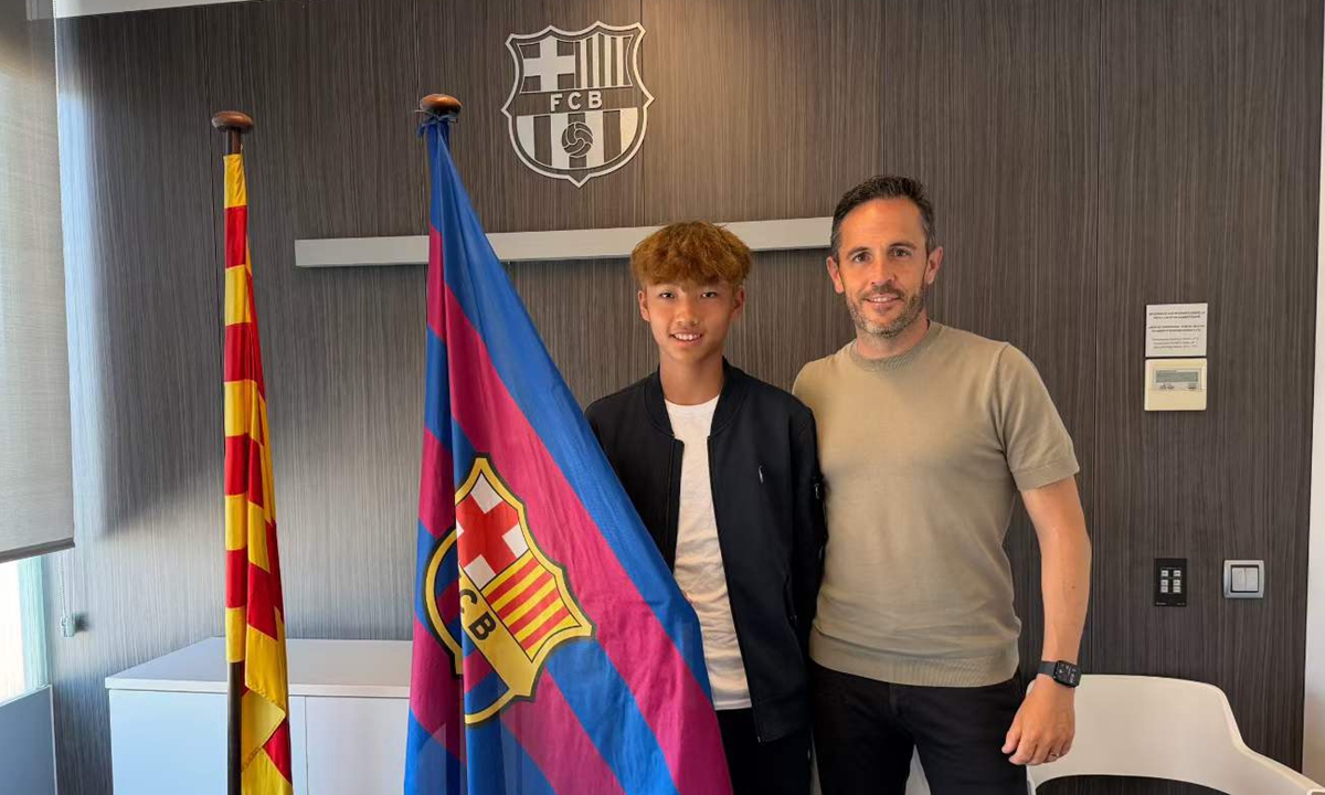 Li Haoyan, de 14 años, se convierte en el primer futbolista chino en unirse a la famosa academia de La Masia