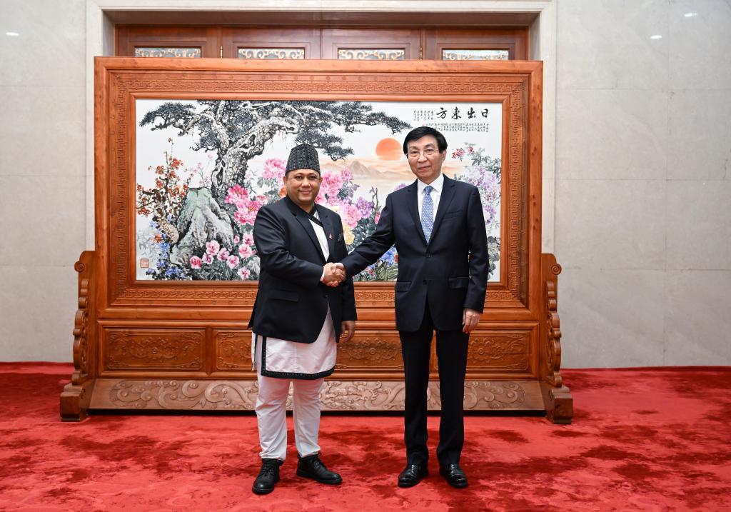 Máximo asesor político de China se reúne con ministro de Relaciones Exteriores de Nepal