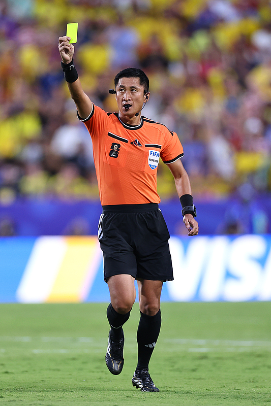 Trío de árbitros chinos brillan en el partido Ecuador-Curazao de la Copa del Mundo 2026