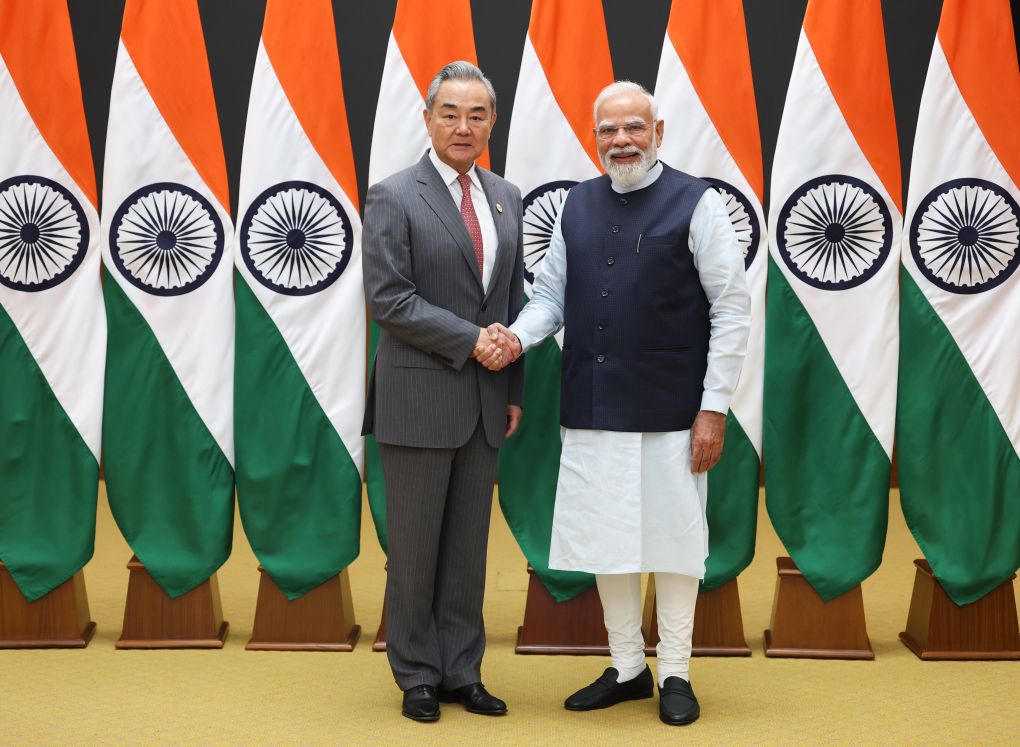 Premier indio se reúne con máximo diplomático de China