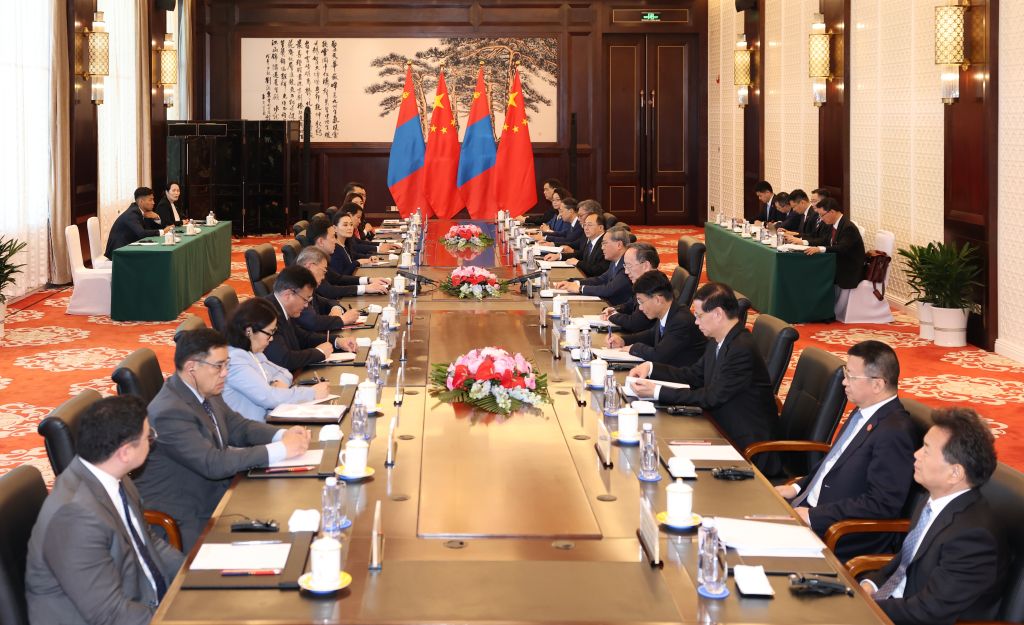 Premier chino se reúne con homólogo de Mongolia