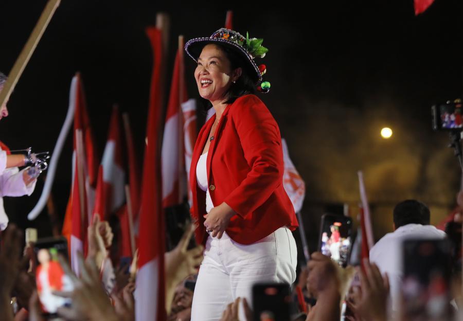 Keiko Fujimori se cerca a la Presidencia de Perú, con resultados oficiales al 99,859 por ciento