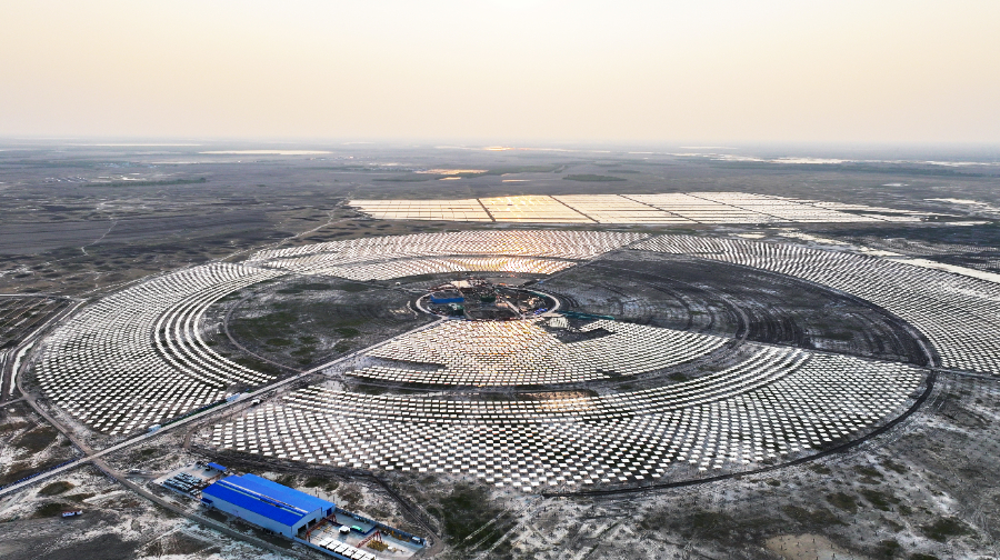 La primera central termosolar del noreste de China abre sus puertas