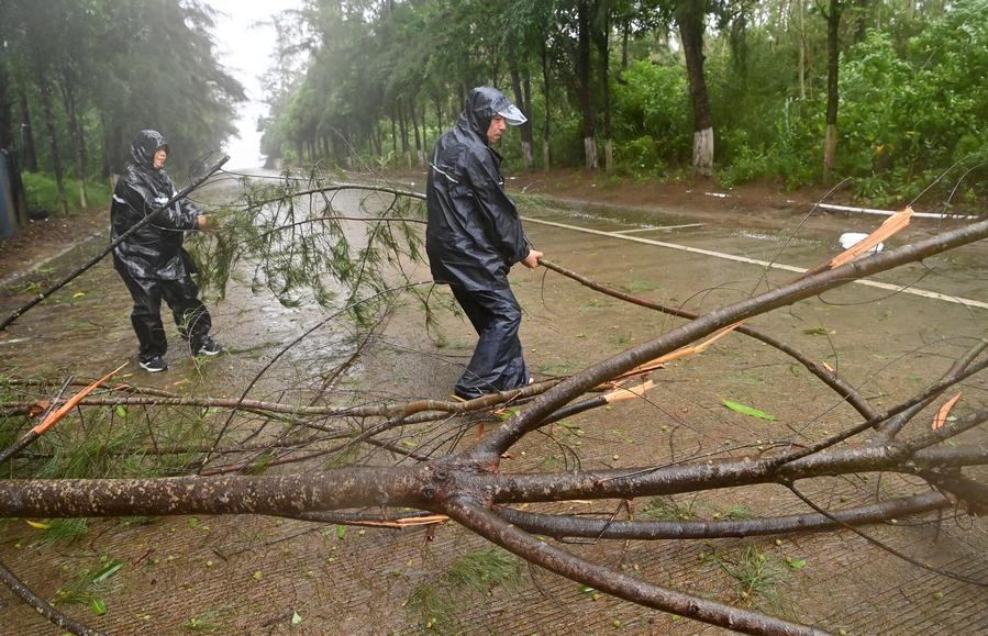 China envía más equipos de trabajo para ayudar en control de inundaciones en Guangxi y Liaoning