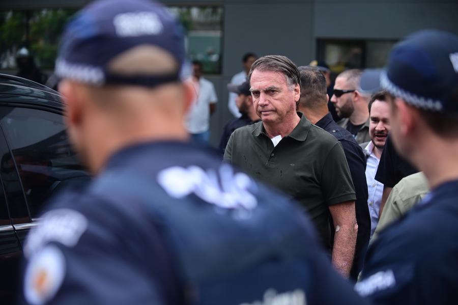 Corte Suprema de Brasil da plazo al Ejército para entregar armas de expresidente Bolsonaro