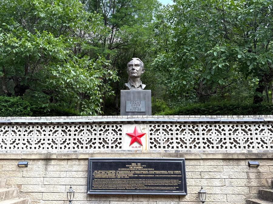 Descendientes siguen la ruta de Edgar Snow para presenciar la transformación de China