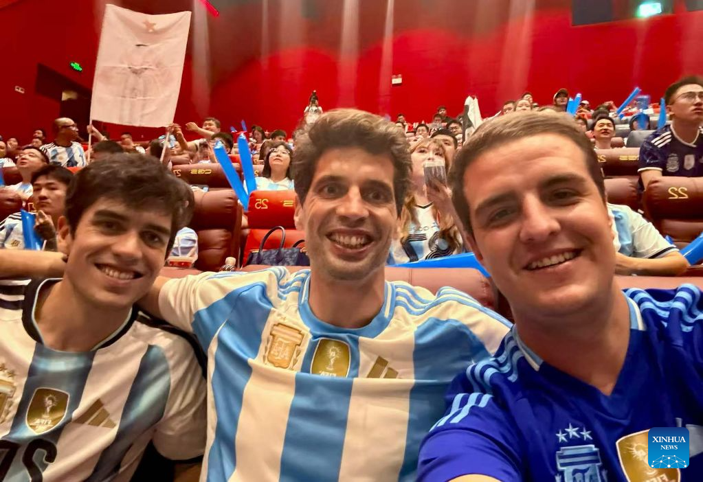 Cines de muchas ciudades chinas transmiten en directo partidos del torneo durante Copa Mundial de FIFA