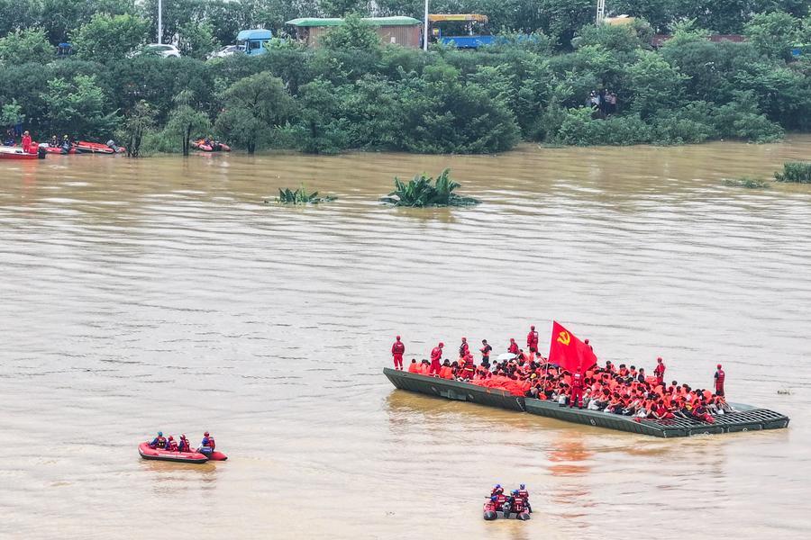 China emite máximo nivel de alerta por tormentas ante proximidad del tifón Bavi