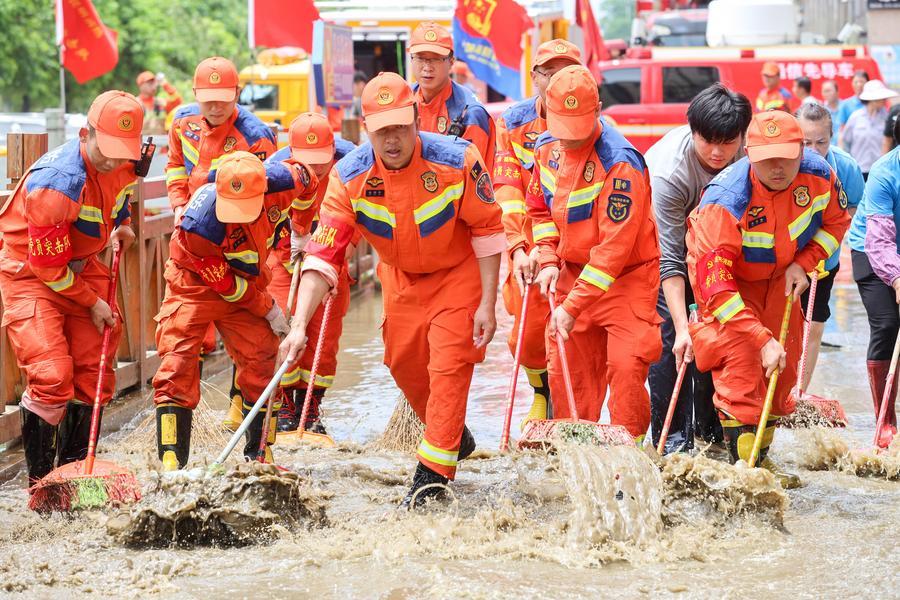 China asigna suministros y expertos para apoyar recuperación tras inundaciones en Guangxi, sur de China