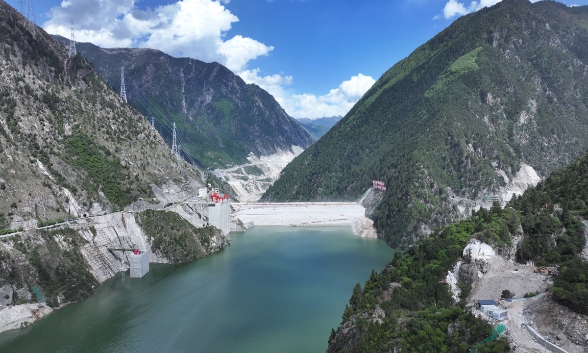 La presa más alta del mundo, ubicada en el suroeste de China, avanza hacia su plena operación a medida que su segunda unidad comienza a generar energía