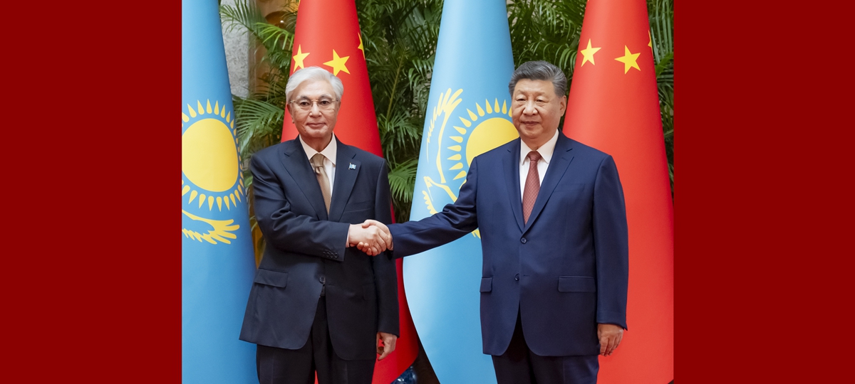 Xi se reúne con presidente kazajo en Shanghai