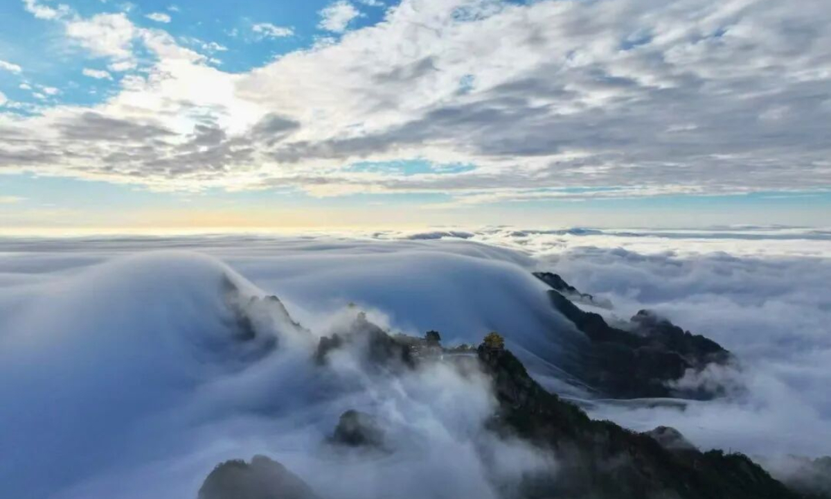 El mítico Monte Laojun contrata su primer observador de nubes