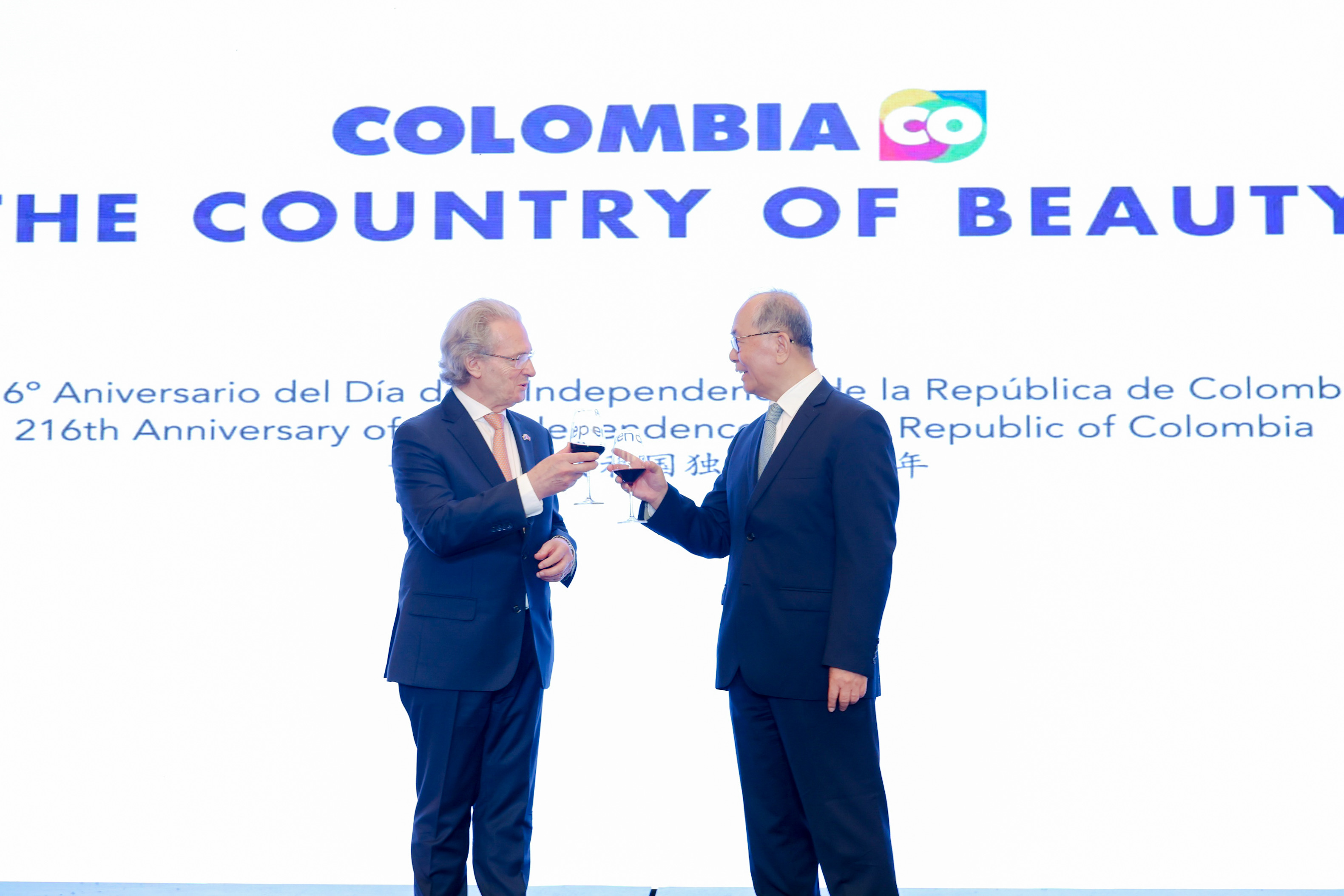 Conmemoran en Beijing el 216 aniversario de la independencia de Colombia