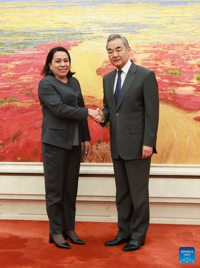 China apoya firmemente la causa de la ONU, afirma canciller chino
