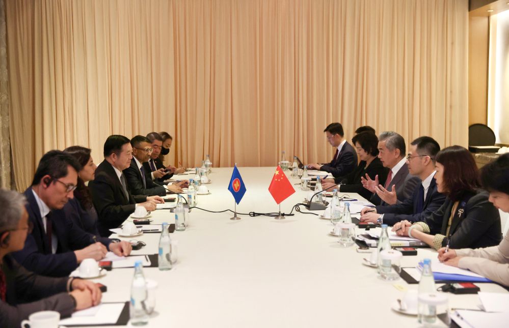 China está dispuesta a reforzar cooperación con ASEAN, dice canciller