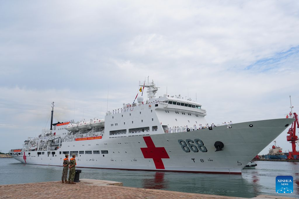 Buque hospital de Armada china zarpa para misión médica humanitaria en África y sur de Asia