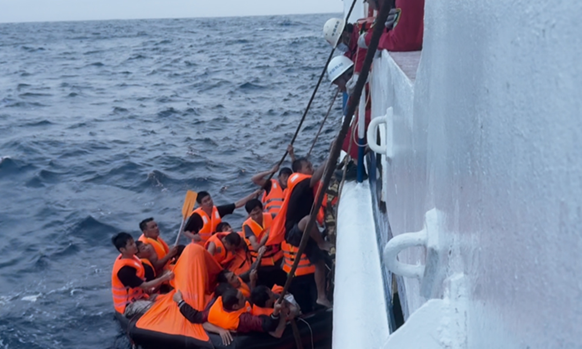 China rescata a 45 personas tras el hundimiento de un barco vietnamita en el mar Meridional de China