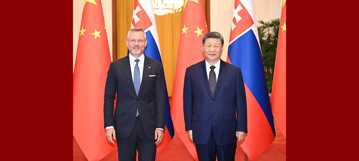 Xi sostiene conversaciones con presidente eslovaco en Beijing