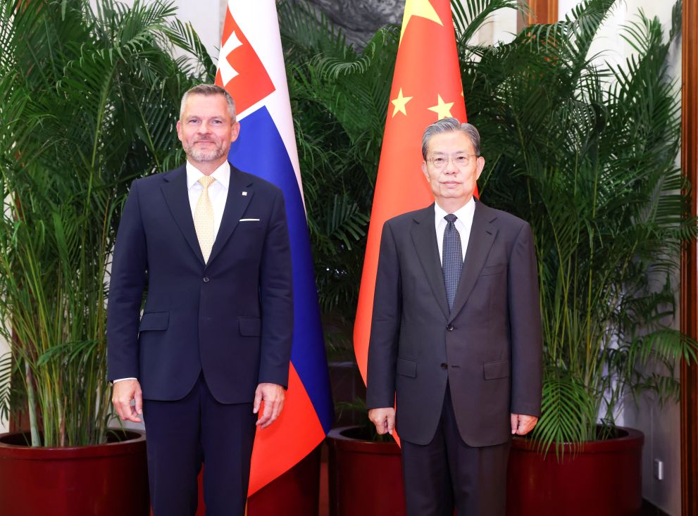 Máximo legislador de China se reúne con presidente eslovaco