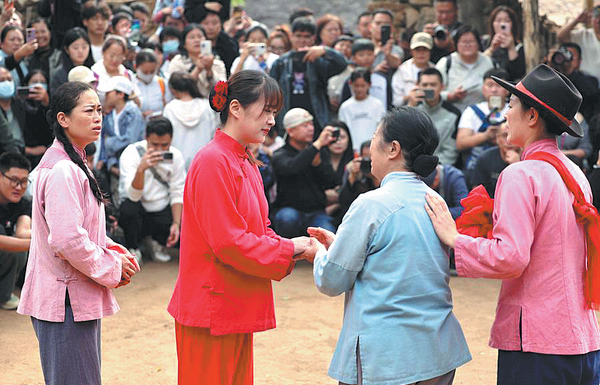 Los aldeanos chinos impulsan su faceta artística
