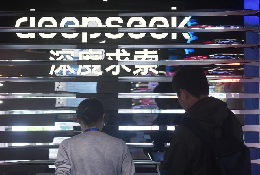 Volumen de industria de IA de China crece 40% superando 1,2 billones de yuanes en 2025