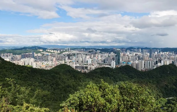 Descubre la vibrante diversidad y el agradable clima de Guiyang