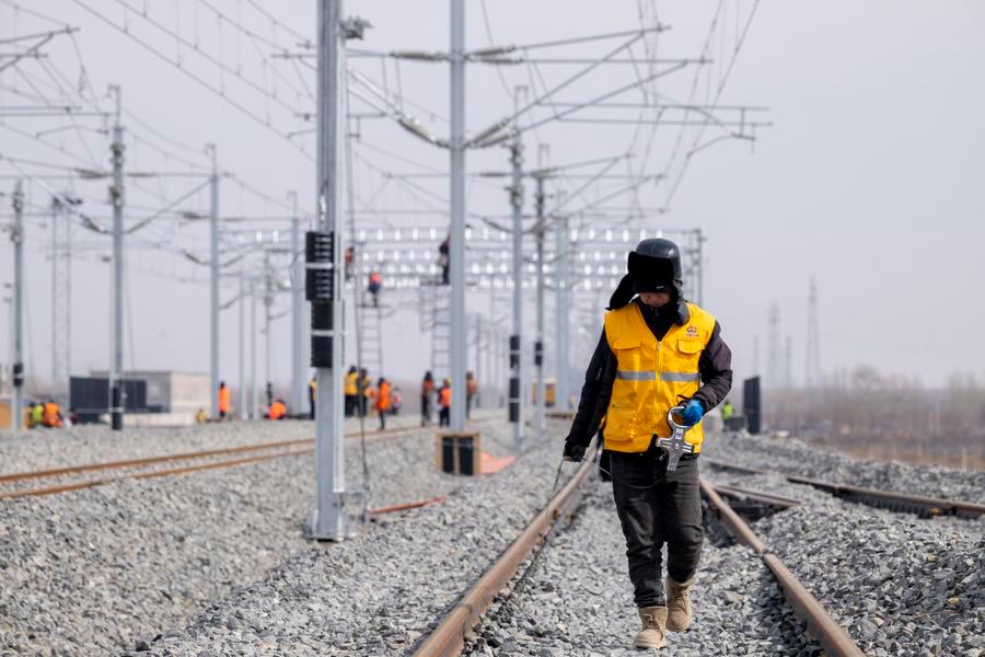 Comienza operación de prueba de nueva ruta ferroviaria de alta velocidad en región más septentrional de China