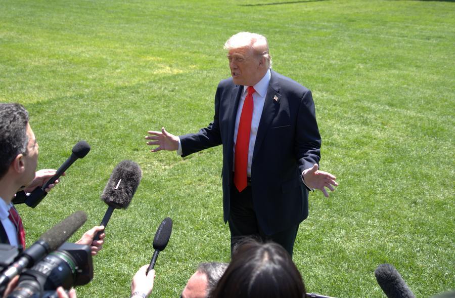 Trump afirma estar "solo seminegociando" con Irán, reportan medios