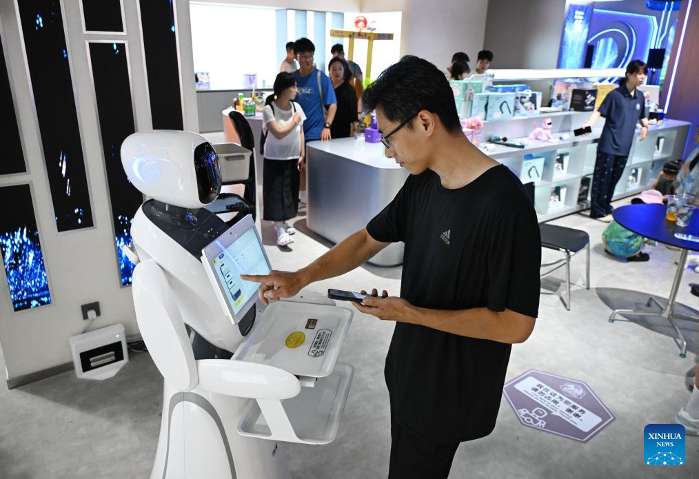 Inaugurada la primera tienda de experiencias de robots 6S en Qingdao
