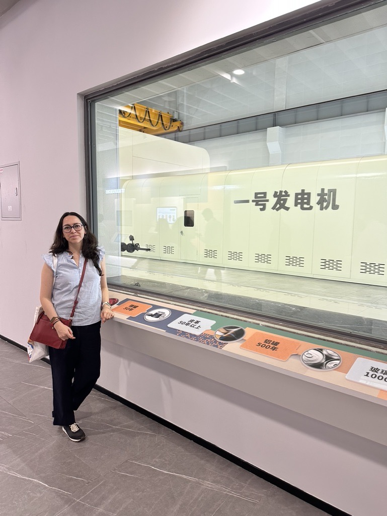 Mariana Escalante visita una empresa de energía ecológica en Nanjing, provincia de Jiangsu, en el este de China, el 11 de junio de 2026. Foto: Cortesía de Escalante