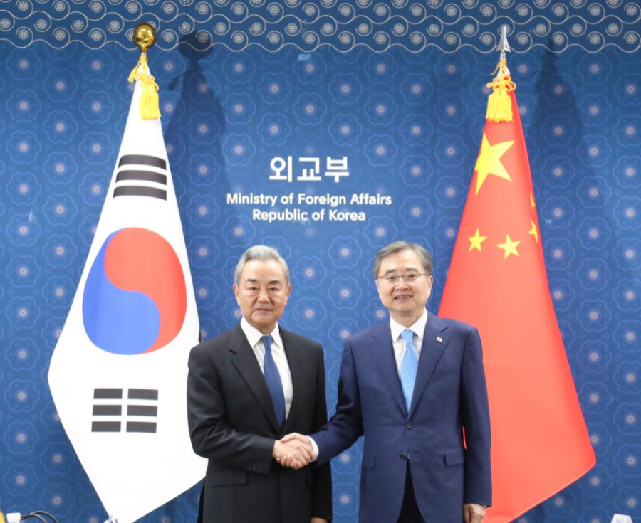 Canciller chino pide lazos saludables, estables y sostenibles entre China y República de Corea