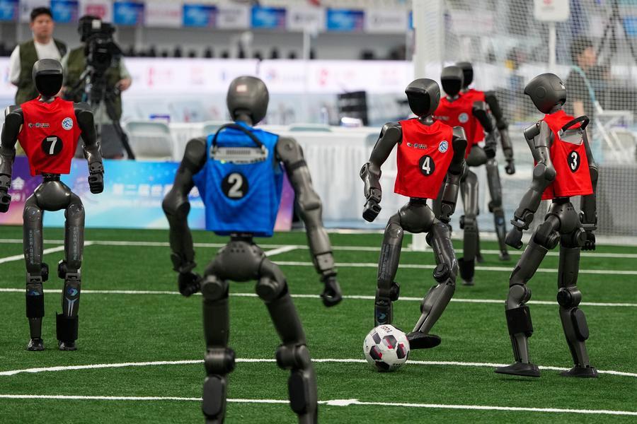 Equipo de fútbol alemán de robots humanoides elogia el desarrollo de robots en China