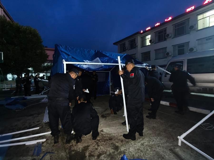 China avanza en restablecimiento de comunicaciones tras avalancha de lodo que afectó puerto fronterizo en Xizang