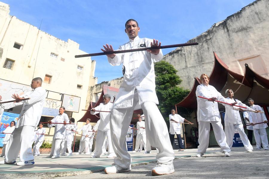 Tradicional disciplina china Qigong que practica presidenta Sheinbaum despierta interés en medios mexicanos