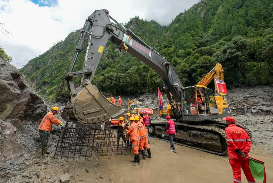 Pronostican fuertes lluvias en Gyirong, Xizang, mientras continúan esfuerzos de rescate