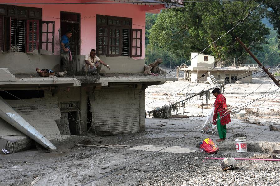 Autoridades reportan 939 muertos y 3.925 desaparecidos por desastre de avalancha de lodo en Nepal